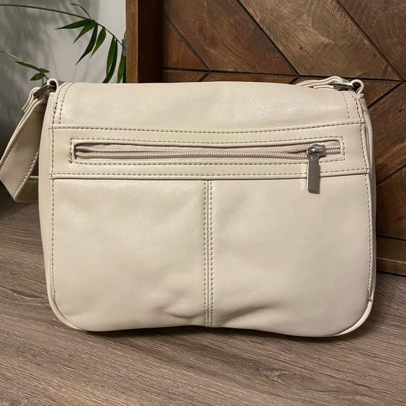 Aurielle Ivory Leather Multi-compartment Crossbody Purse - Picture 3 of 14